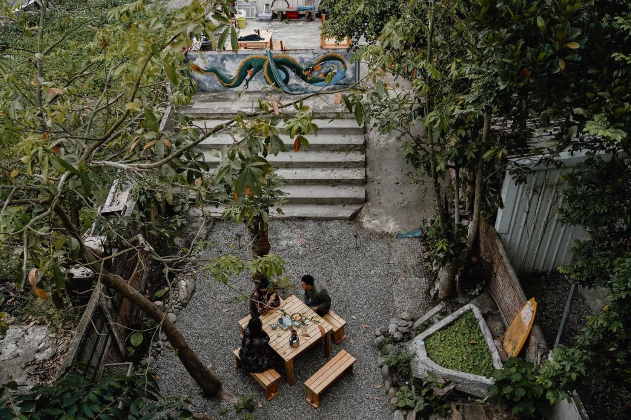 Dulan The Travel Bug Bistro Inn Donghe Exterior foto